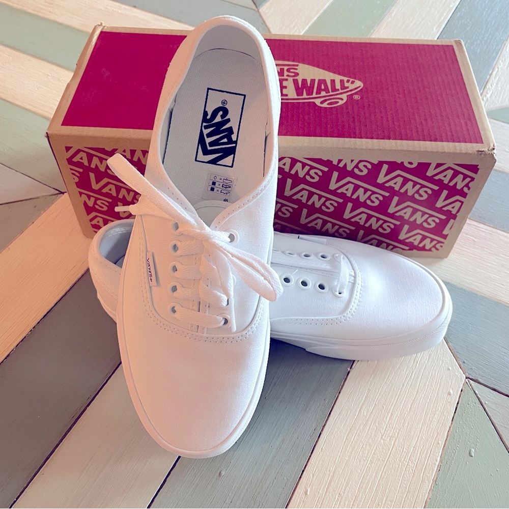Brand new Vans size 8.5 Womens!